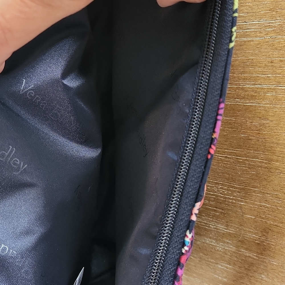 NEVER USED VERA BRADLEY CROSSBODY BAG - Picture 16 of 16